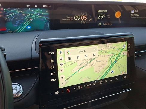 Used 2025 Lincoln Nautilus Reserve image 17