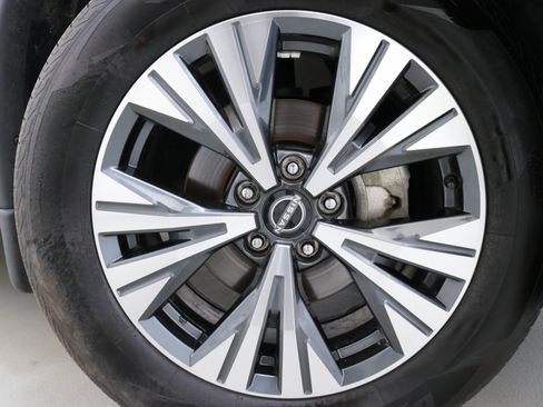 Used 2023 Nissan Rogue SV image 32