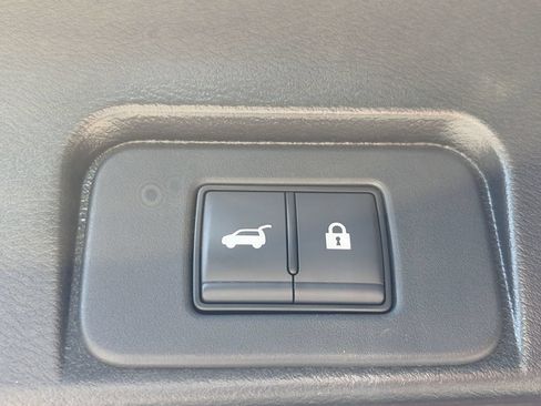 Used 2023 Nissan Rogue SL AWD/4WD image 10