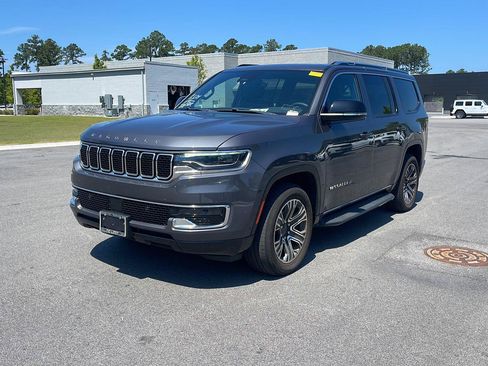 Used 2024 Jeep Wagoneer 4WD w/ Premium Group I image 3