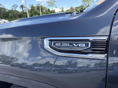 Used 2022 GMC Sierra 1500 SLT w/ SLT Premium Plus Package AWD/4WD image 8