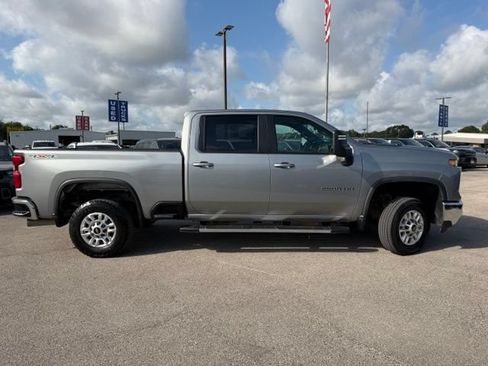 Used 2025 Chevrolet Silverado 2500 LT w/ Safety Package AWD/4WD image 5