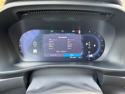 Used 2025 Volvo XC40 B5 Plus image 11