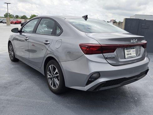 Used 2023 Kia Forte LXS w/ LXS Technology Package FWD image 4