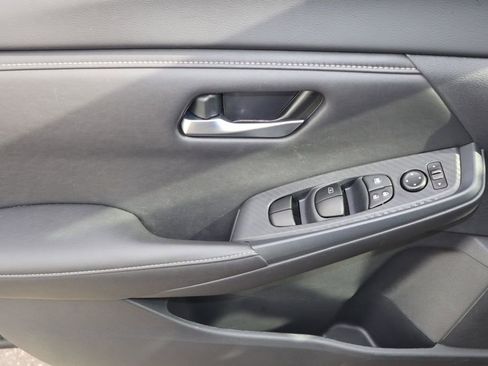 Certified 2025 Nissan Sentra SV image 18