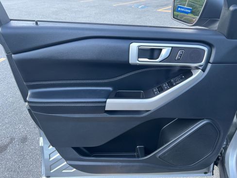 Used 2022 Ford Explorer XLT w/ Equipment Group 202A image 20