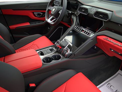 Used 2022 Lamborghini Urus AWD/4WD image 28