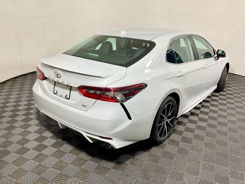 Used 2022 Toyota Camry SE FWD image 17