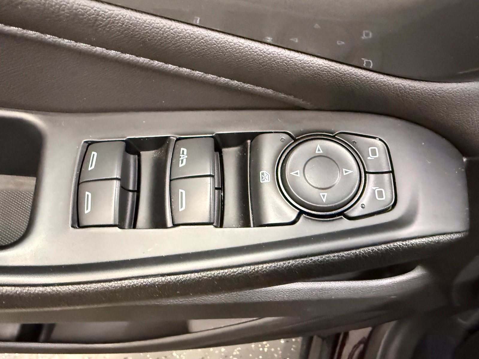 Used 2023 Chevrolet Traverse LT FWD image 10