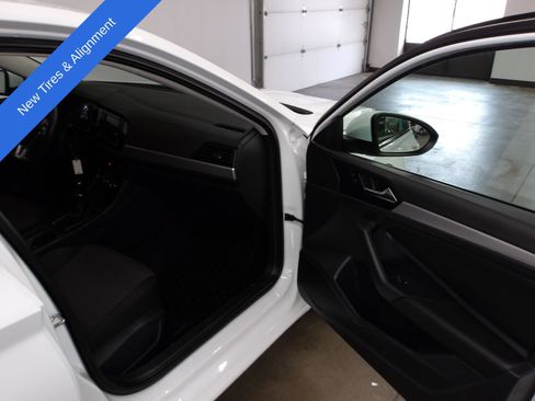 Used 2021 Volkswagen Jetta R-Line FWD image 13