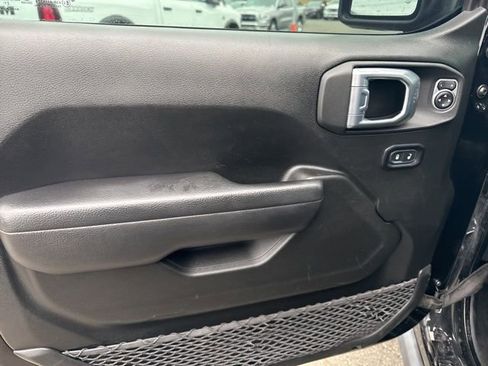 Used 2022 Jeep Gladiator Rubicon w/ Cold Weather Group image 21