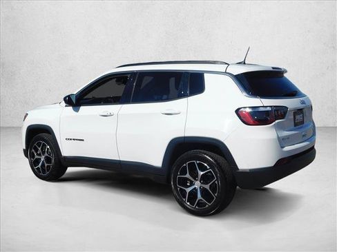 Used 2024 Jeep Compass Latitude w/ Altitude Special Edition AWD/4WD image 14