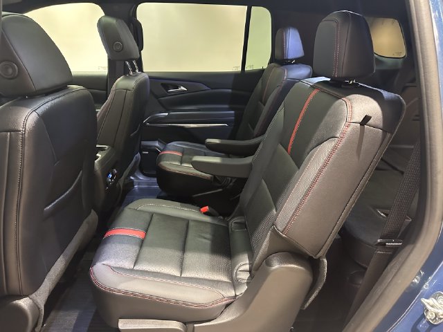 Used 2026 Chevrolet Traverse RS AWD/4WD image 21