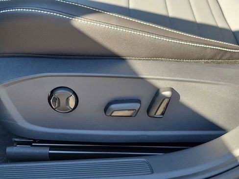 Used 2026 Volkswagen Jetta SE FWD image 16
