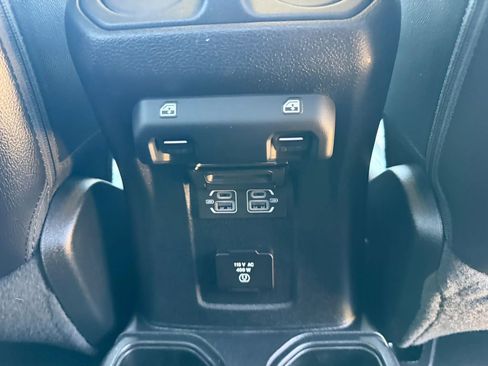 Used 2021 Jeep Gladiator Overland w/ Popular Equipment Package AWD/4WD image 18