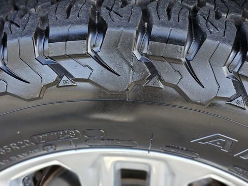 Used 2021 GMC Yukon SLT w/ SLT Luxury Plus Package image 11