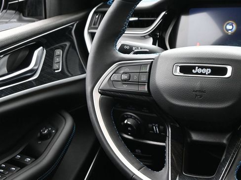 Used 2023 Jeep Grand Cherokee Trailhawk w/ Luxury Tech Group III image 24