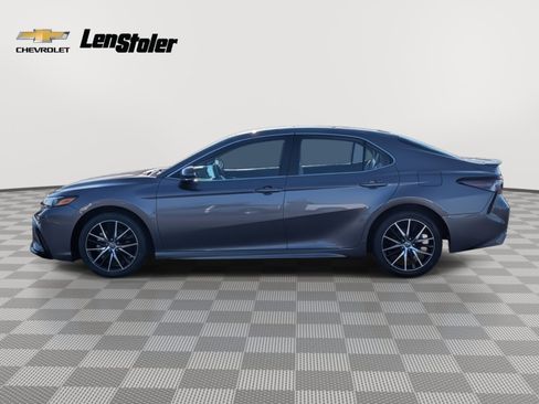 Used 2023 Toyota Camry SE image 2