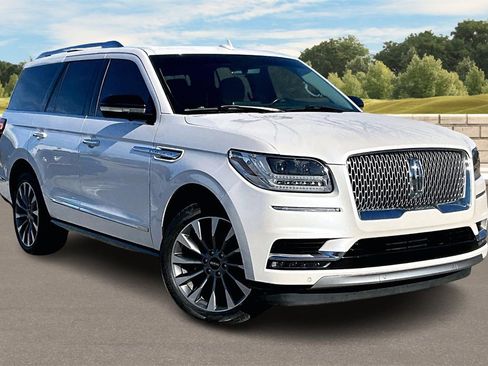 Used 2019 Lincoln Navigator Select image 2