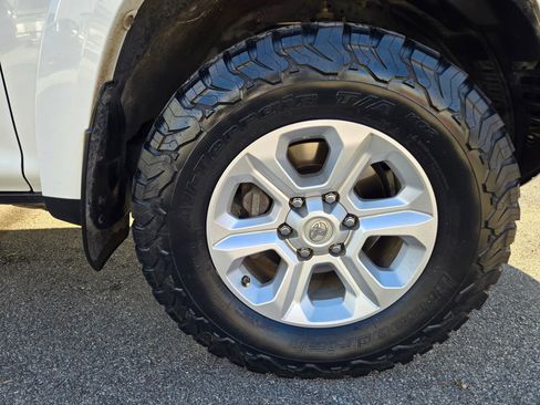 Used 2017 Toyota 4Runner SR5 Premium image 29