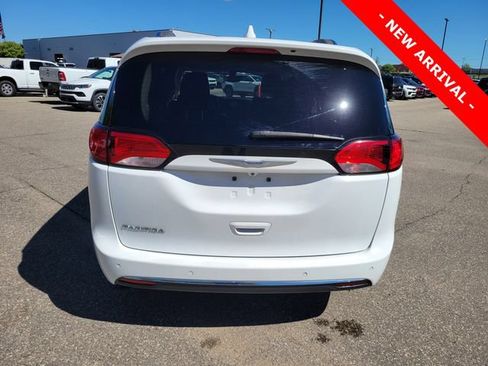 Used 2018 Chrysler Pacifica Touring-L Plus FWD image 4