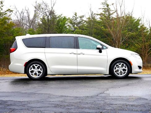 Used 2017 Chrysler Pacifica Touring Plus w/ Tire & Wheel Group image 5