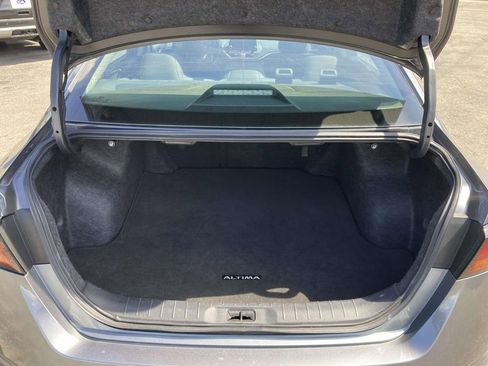 Used 2025 Nissan Altima 2.5 SV FWD image 14