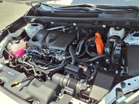 Certified 2025 Toyota RAV4 XLE AWD/4WD image 9