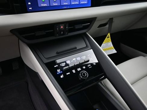 Certified 2025 Porsche Macan Electric RWD image 10