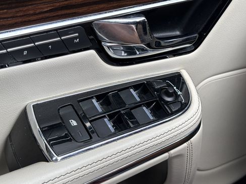 Used 2013 Jaguar XJ L Portfolio RWD image 18