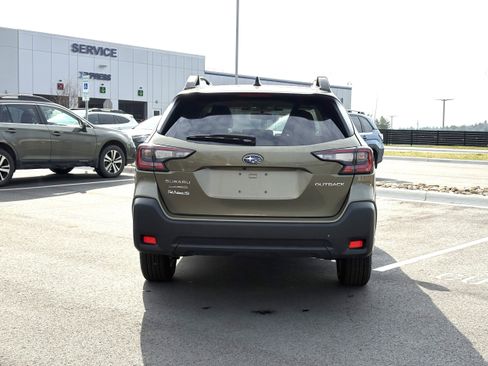 Certified 2025 Subaru Outback Premium AWD/4WD image 10