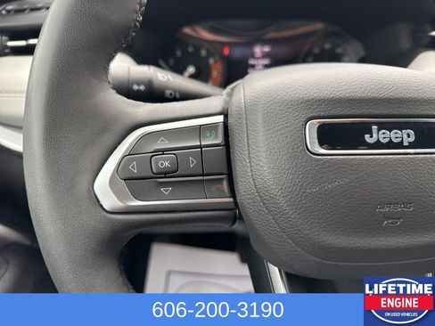 Used 2025 Jeep Compass Limited AWD/4WD image 17