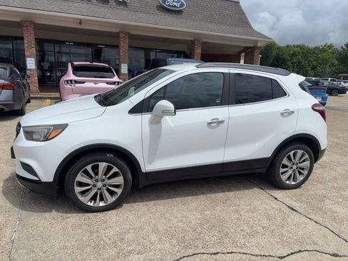 Used 2017 Buick Encore Preferred FWD image 1