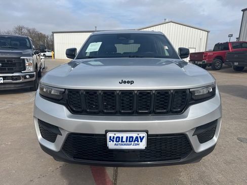 Used 2024 Jeep Grand Cherokee Altitude image 20