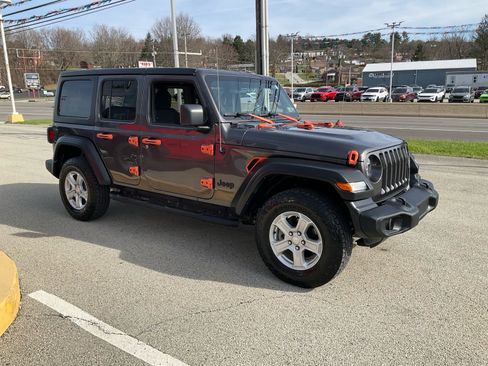 Used 2022 Jeep Wrangler Unlimited Sport image 3