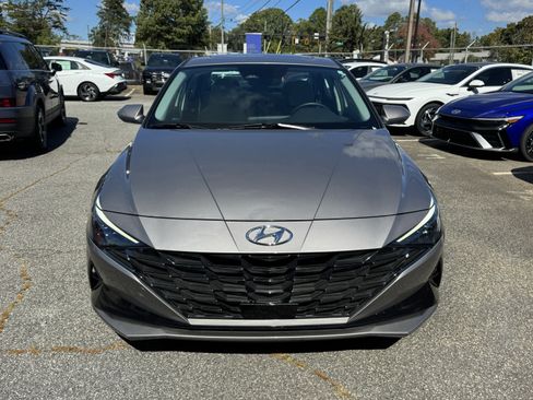 Used 2023 Hyundai Elantra Limited image 2