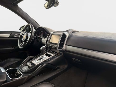 Used 2015 Porsche Cayenne Turbo AWD/4WD image 24