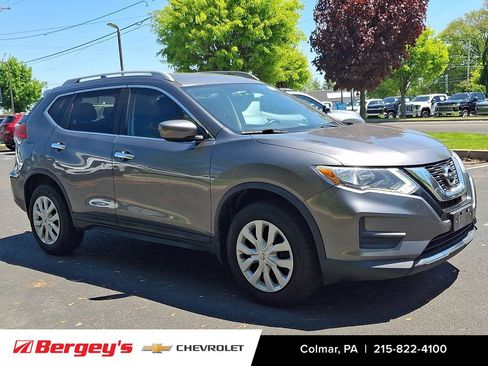 Used 2017 Nissan Rogue S w/ S Appearance Package AWD/4WD image 3