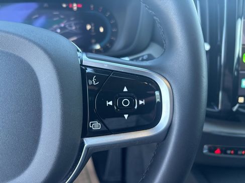 Used 2025 Volvo XC60 B5 Plus image 25