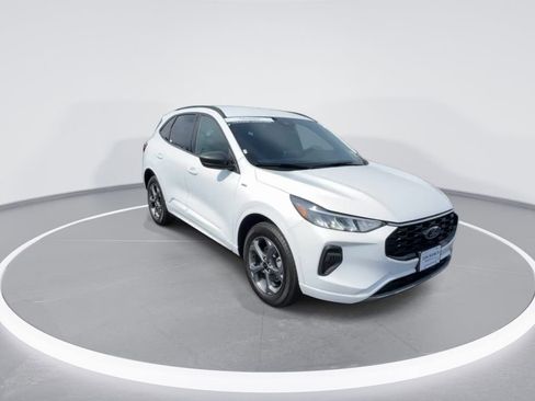 Used 2023 Ford Escape ST-Line AWD/4WD image 2