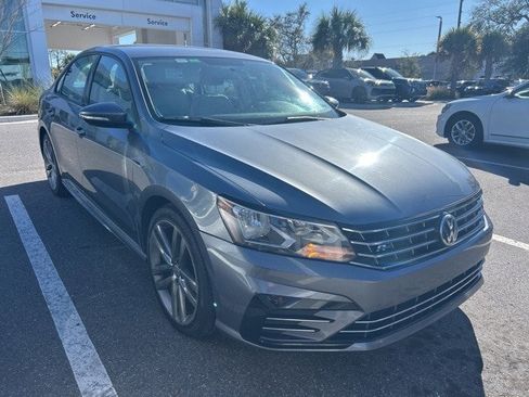 Used 2018 Volkswagen Passat 2.0T R-Line image 3