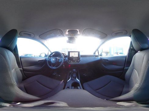 Used 2025 Toyota Corolla LE image 38