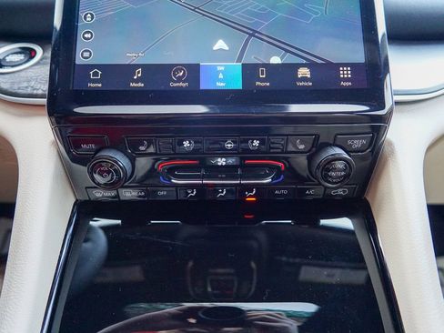 Used 2023 Jeep Grand Cherokee L Limited w/ Luxury Tech Group II image 32