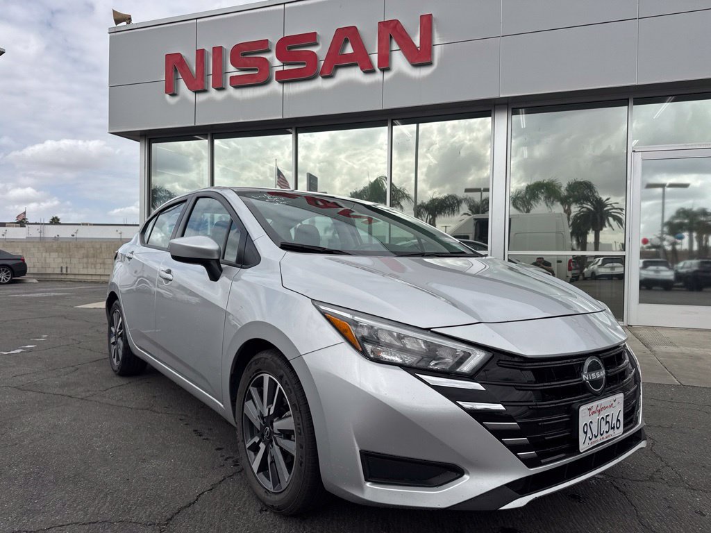Used 2025 Nissan Versa SV FWD image 5