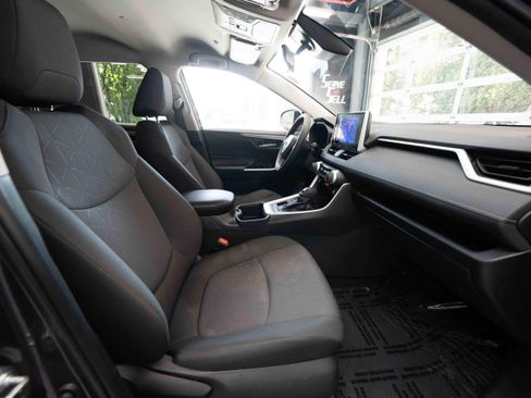 Used 2025 Toyota RAV4 XLE AWD/4WD image 27