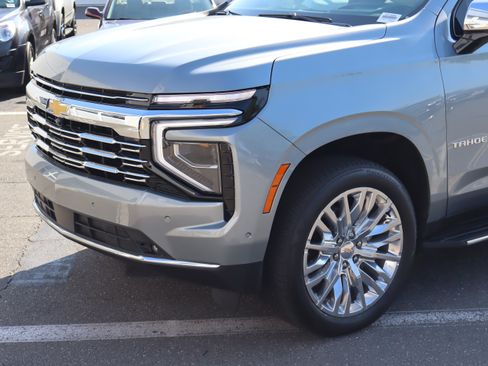 Used 2025 Chevrolet Tahoe Premier AWD/4WD image 6