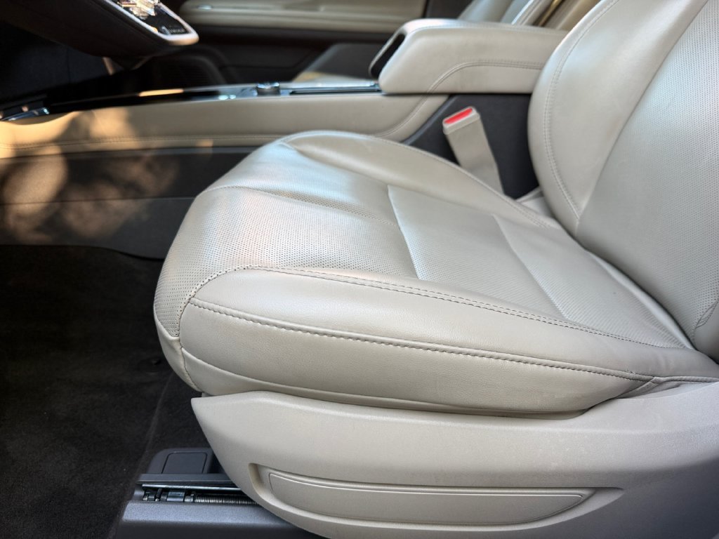Used 2020 Lincoln Corsair FWD w/ Rear Removable Package Tray image 11