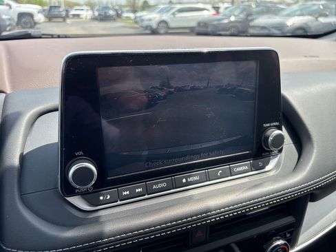 Used 2023 Nissan Rogue SV w/ SV Premium B Package image 28