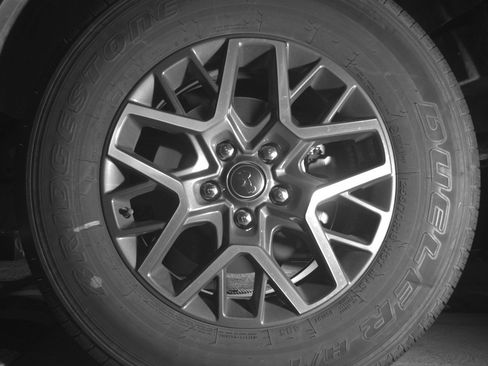 Used 2025 Jeep Wrangler Sahara image 14