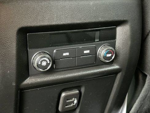 Certified 2023 Chevrolet Traverse LT FWD image 24